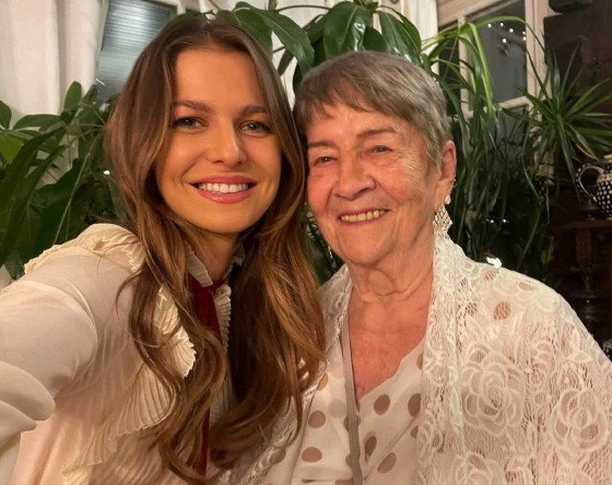 Anna Lewandowska z babcią - jamnik otwarciowe