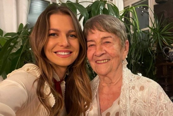 Anna Lewandowska z babcią - jamnik otwarciowe