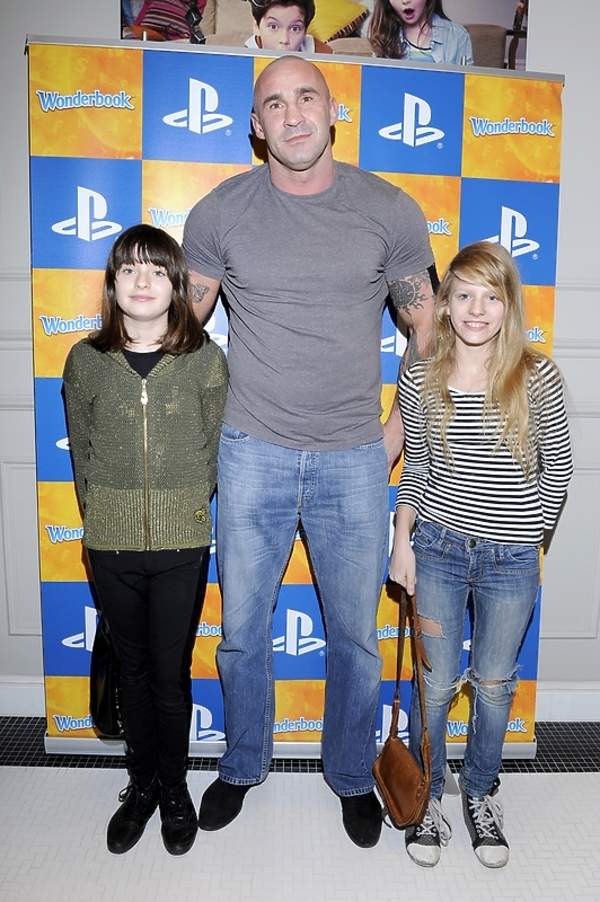 przemyslaw-saleta-z-corkami-na-premierze-playstation-3-wonderbook-ksiega-czarow-130644-GALLERY600-e98a15e