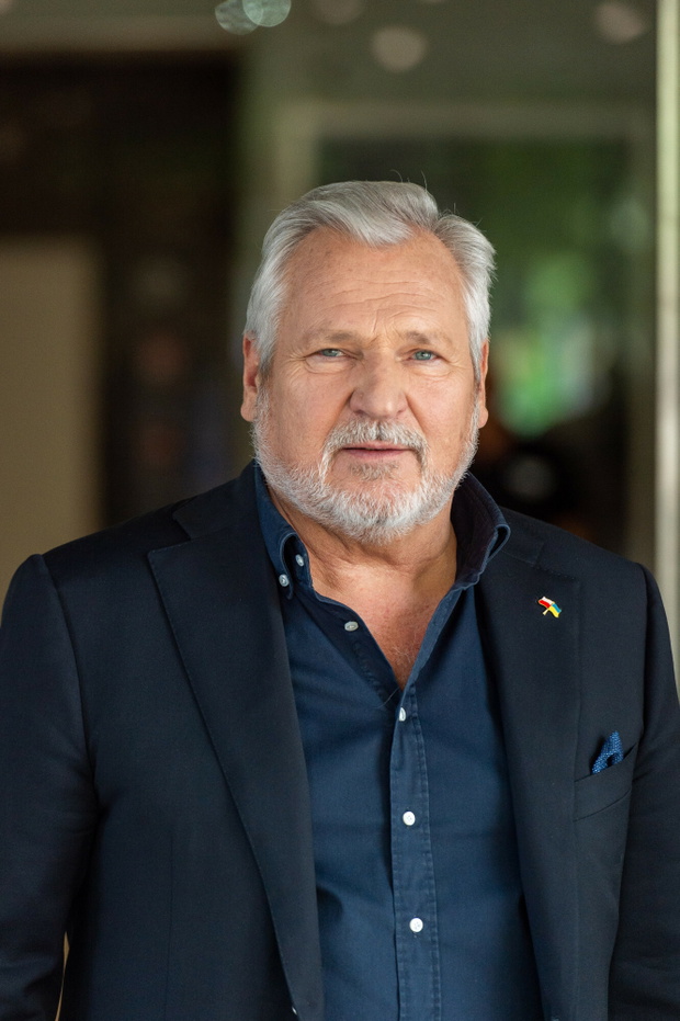 Aleksander Kwa?niewski przed studiem DDTVN