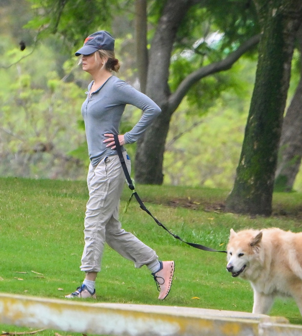EXCLUSIVE: Renée Zellweger steps out for an early walk with her dogs on Labor Day weekend in Los Angeles