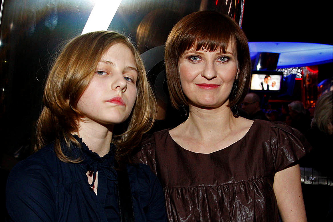 Izabela Kuna z córką Nadią, premiera filmu "Idealny facet dla mojej dziewczyny", 2009, otwarciowe