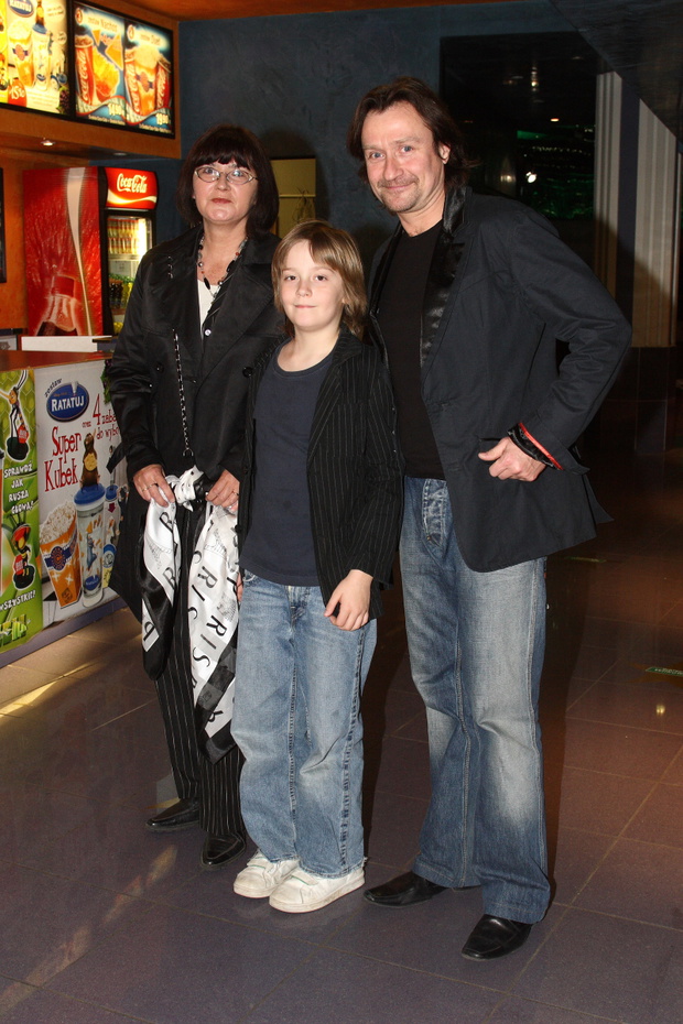 Jacek Kawalec z zona i synem