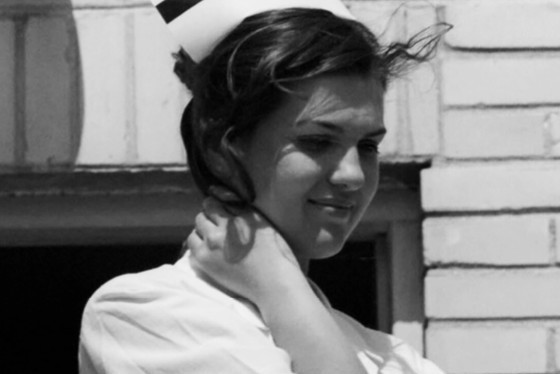 Katarzyna Miernicka jako pielęgniarka Agata, plan filmu „Rajski ptak”, 1987 rok
