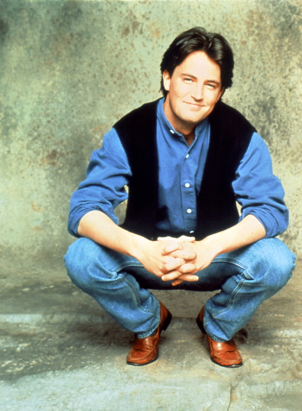 Przyjaciele Friends serial komediowy, USA 1994 scena z: Matthew Perry fot. AKPA