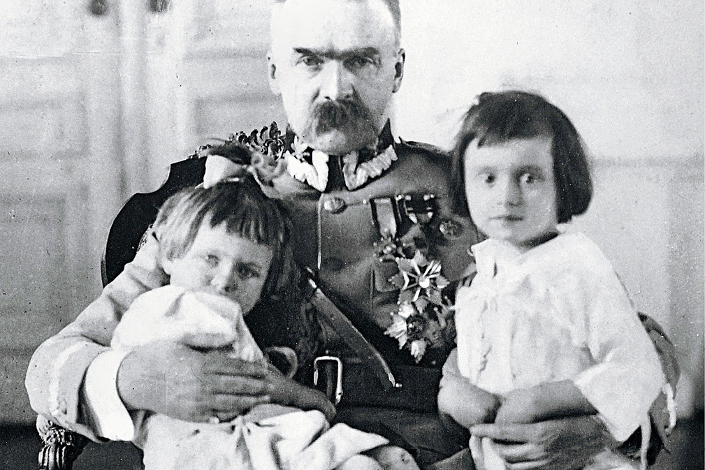 Józef Piłsudski z córkami, Jadwigą i Wandą