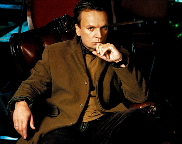 Grzegorz Ciechowski w sesji VIVY!, grudzień 2001, 25/2001