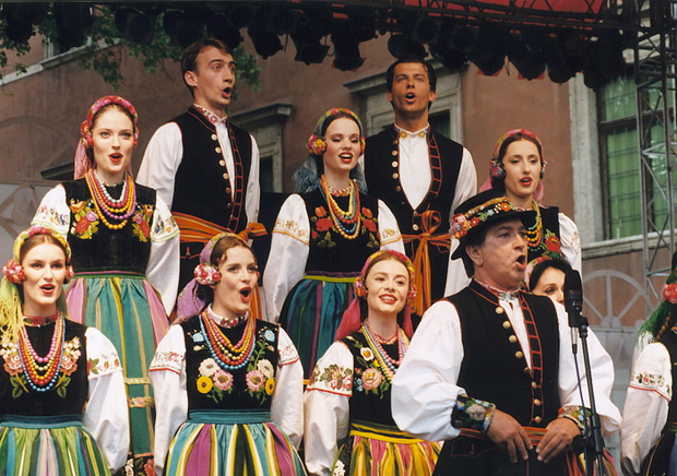 scena z: Stanis³aw Jopek, Zespó³ "Mazowsze"Polska 1998fot. Niemiec/AKPA