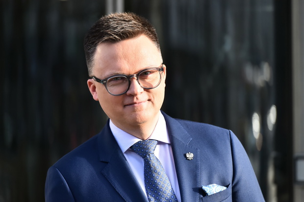 Szymon Ho?ownia  przed studiem DDTVN