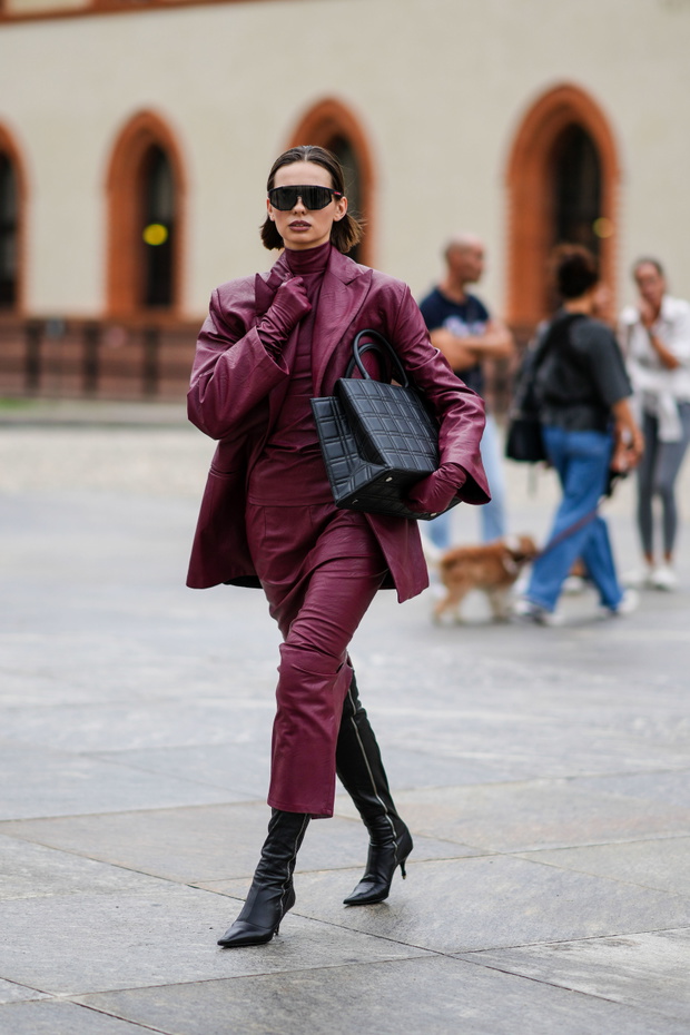 Street Style - Day 2 - Milan Fashion Week - Womenswear Spring/Summer 2024