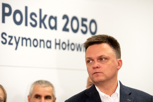 Szymon Holownia na konferencji prasowej w Bialymstoku