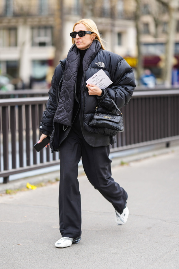 Street Style - Paris Fashion Week - Womenswear Fall Winter 2023 2024 : Day Nine