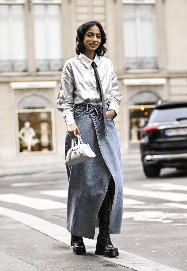 Street Style - Paris Fashion Week - Womenswear Fall/Winter 2024/2025 - Day Five
