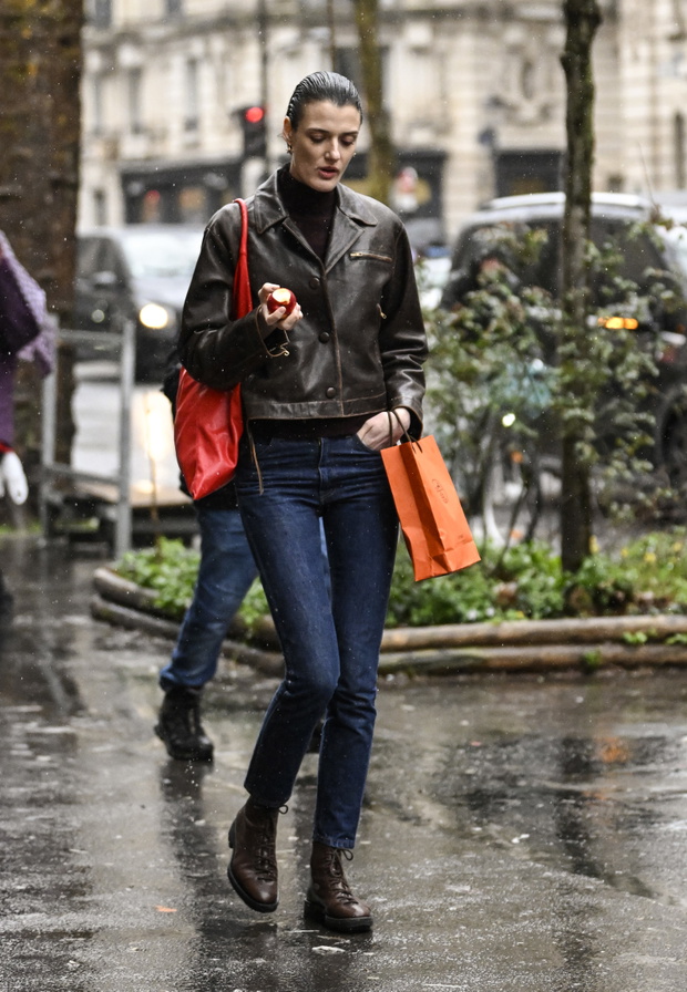 Street Style - Paris Fashion Week - Womenswear Fall/Winter 2024/2025 - Day Six