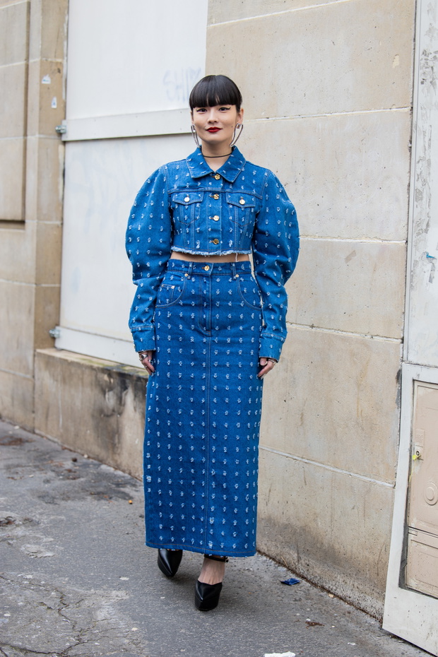 Street Style - Paris Fashion Week - Womenswear Fall/Winter 2024/2025 - Day Five