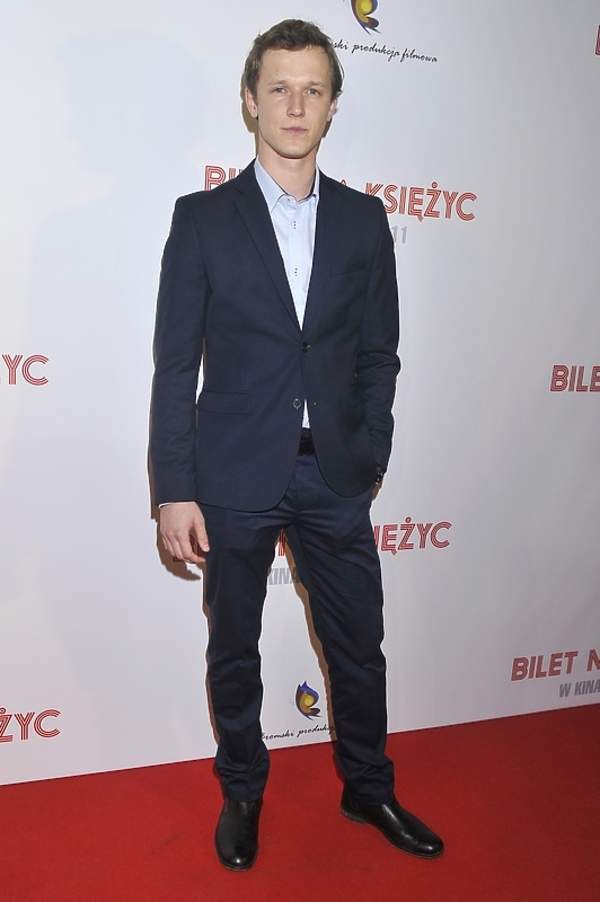 filip-plawiak-na-premierze-filmu-bilet-na-ksiezyc-173199-GALLERY600-67570ea