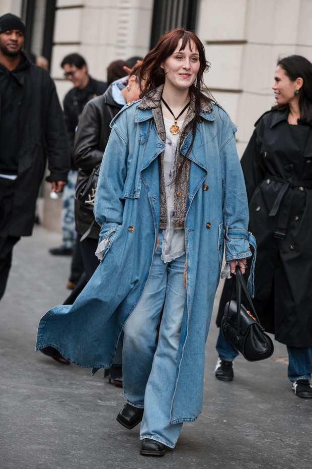 Street Style - Paris Fashion Week - Womenswear Fall/Winter 2024/2025 - Day Three