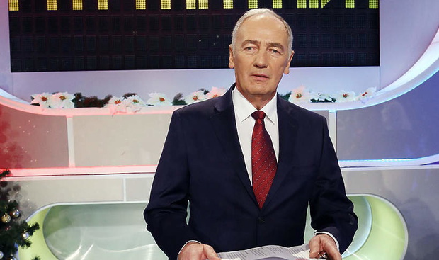 familiada-prowadzona-przez-karola-strasburgera-nie-zniknie-z-tvp-364883-GALLERYBIG-f581eb3