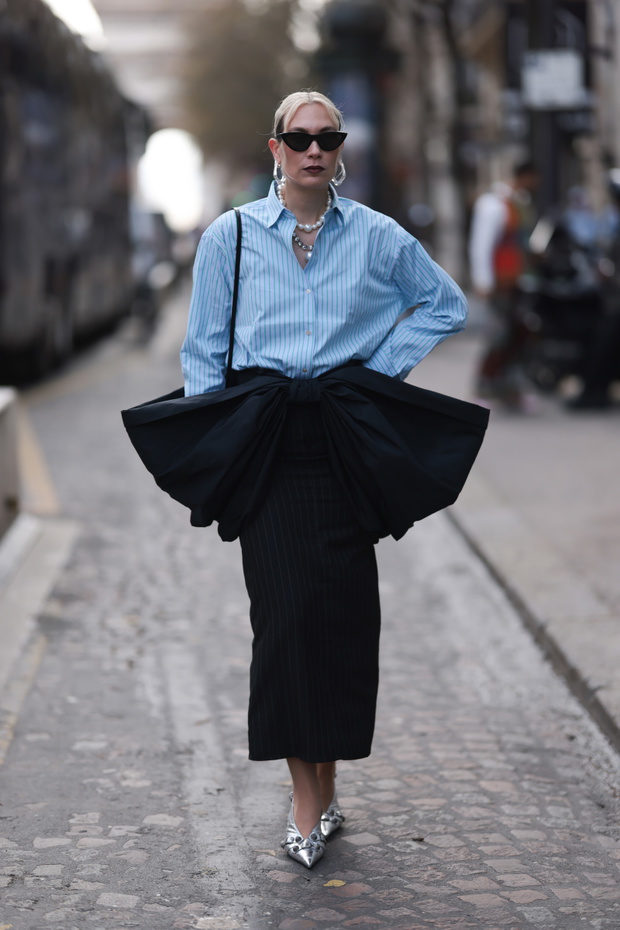 Street Style - Paris Fashion Week - Womenswear Fall/Winter 2024/2025 - Day Five