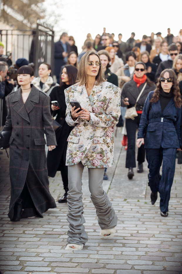 Street Style - Paris Fashion Week - Womenswear Fall/Winter 2024/2025 - Day Eight