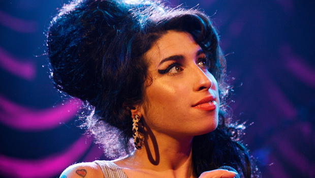 Amy Winehouse - Shepards Bush Empire - Photo By Chris Christoforou - 28