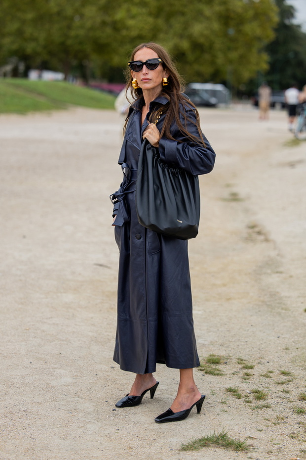 Street Style - Paris Fashion Week - Womenswear Spring/Summer 2024 - Day Five