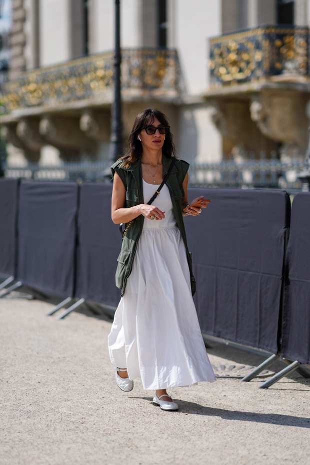 Street Style - Paris Fashion Week - Haute Couture Fall/Winter 2024/2025 - Day One
