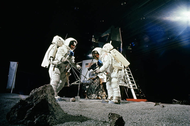 Apollo 11: ManŐs First Moon Walk