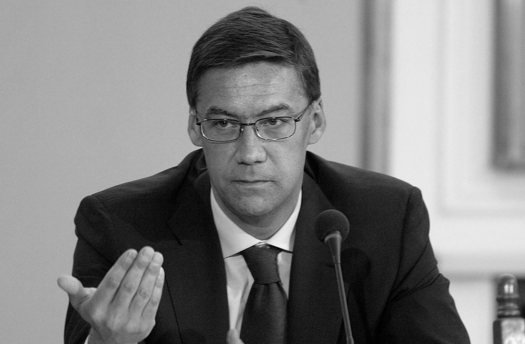 forum-0428254272 bw