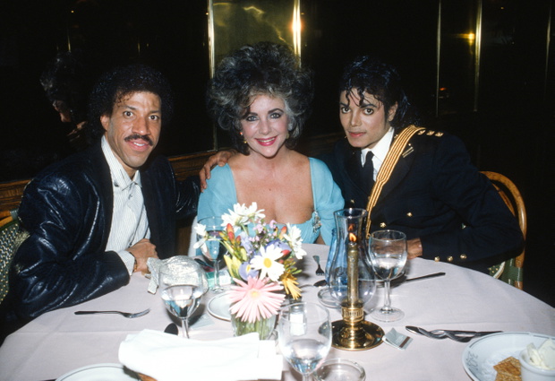Elizabeth Taylor, Michael Jackson, Lionel Richie, 1988 rok