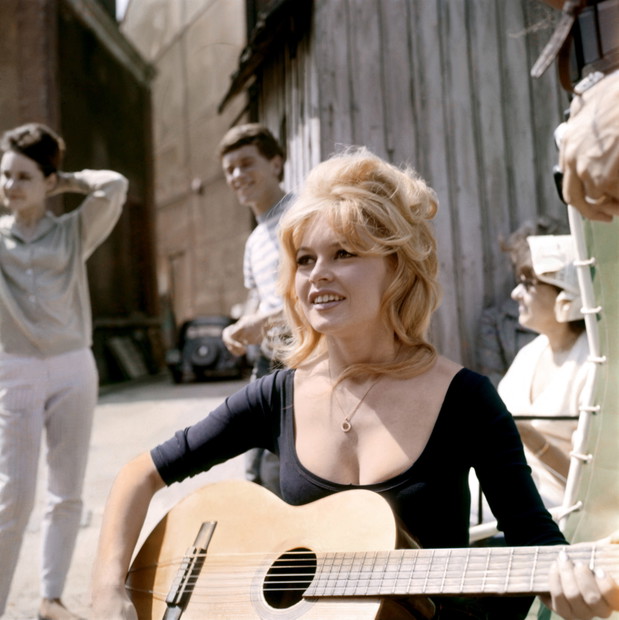 On the set of 'La Verite'
