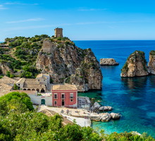 Castellmare del Golf tuż przy rezerwacie Zingaro.