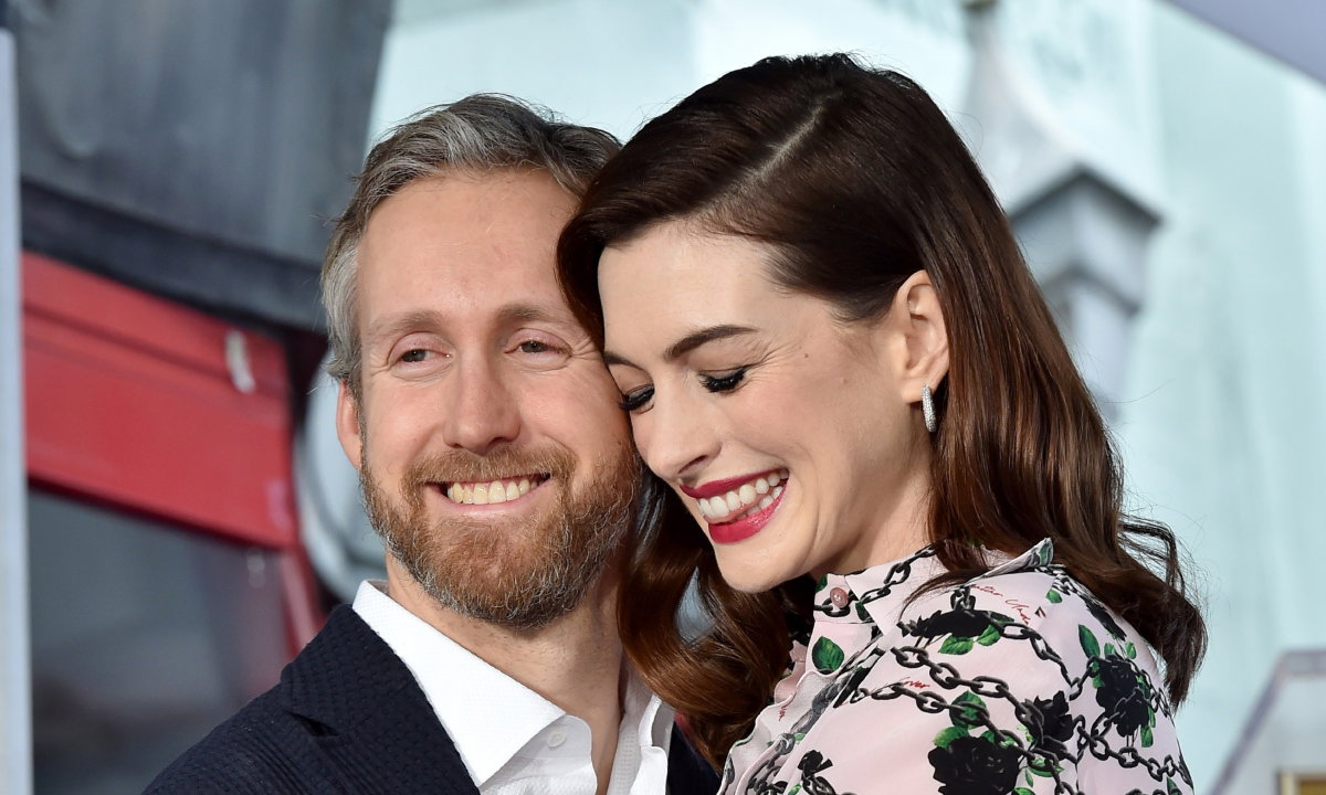 Anne Hathaway, Adam Shulman