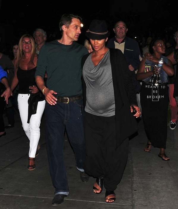 ciezarna-halle-berry-i-olivier-martinez-na-koncercie-169863-GALLERY600-77f4e69