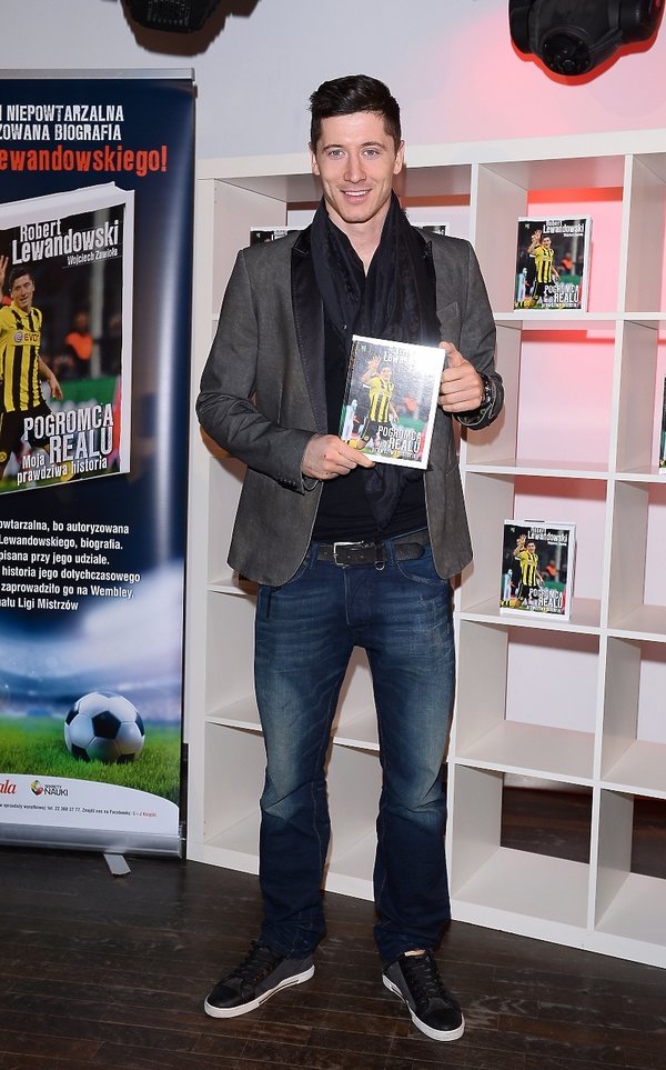 robert-lewandowski-na-promocji-ksiazki-w-empiku-179424-GALLERY600-e48fa27