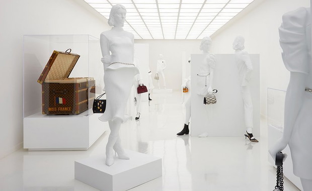 louis-vuitton-298762-GALLERYBIG-2ba4259