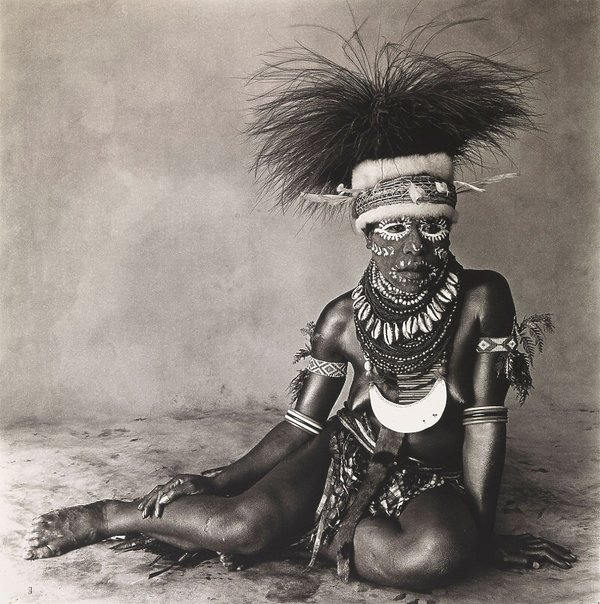 sitting-enga-woman-new-guinea-1970-307180-GALLERY600-f6ba3ab
