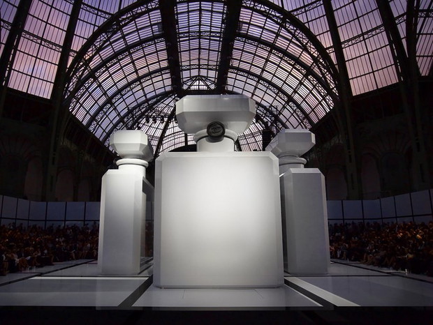 chanel-jesien-zima-2009-couture-310124-GALLERYBIG-cc2e4ca