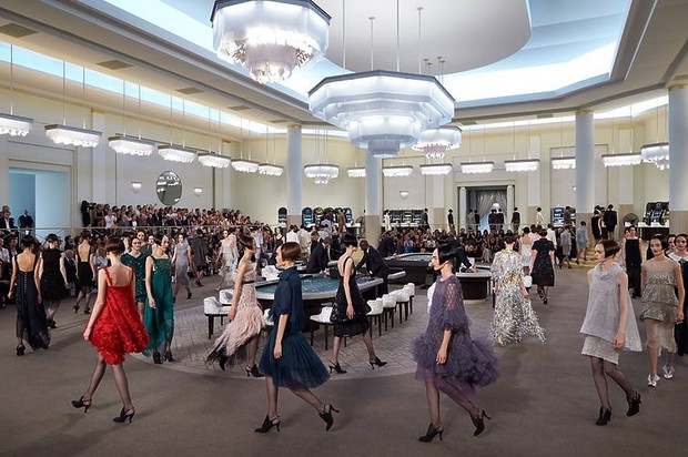 chanel-jesien-zima-2015-couture-310142-GALLERYBIG-4a6f9b8