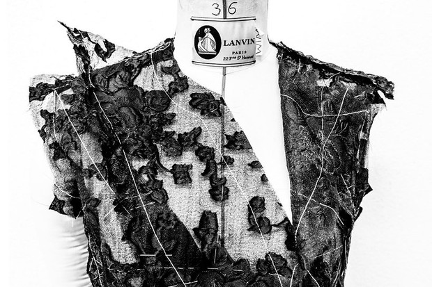 sukienka-na-wystawie-lanvin-313915-GALLERYBIG-7d1da2d