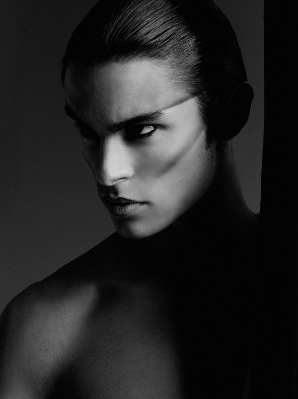 zdjecie-z-wystawy-karl-lagerfeld-a-visual-journey-315383-GALLERY600-5290b7b