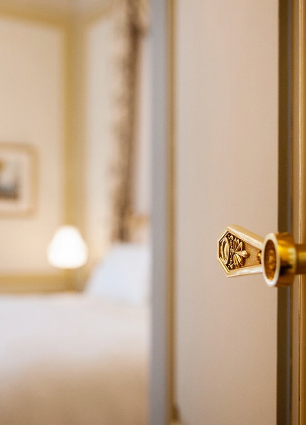 zlocenia-to-znak-charakterystyczny-hotelu-ritz-315465-GALLERY600-7822cf5