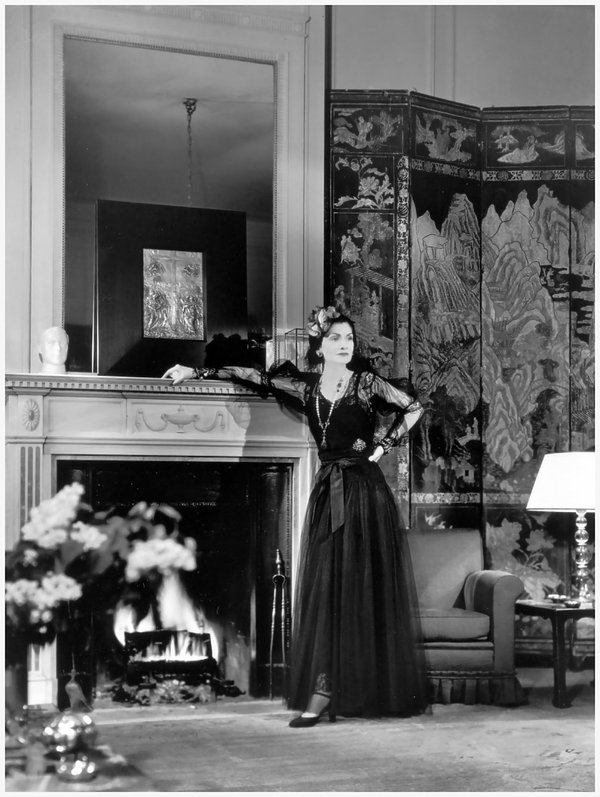 coco-chanel-w-swoim-apartamencie-w-hotelu-ritz-1937-315458-GALLERY600-3681394