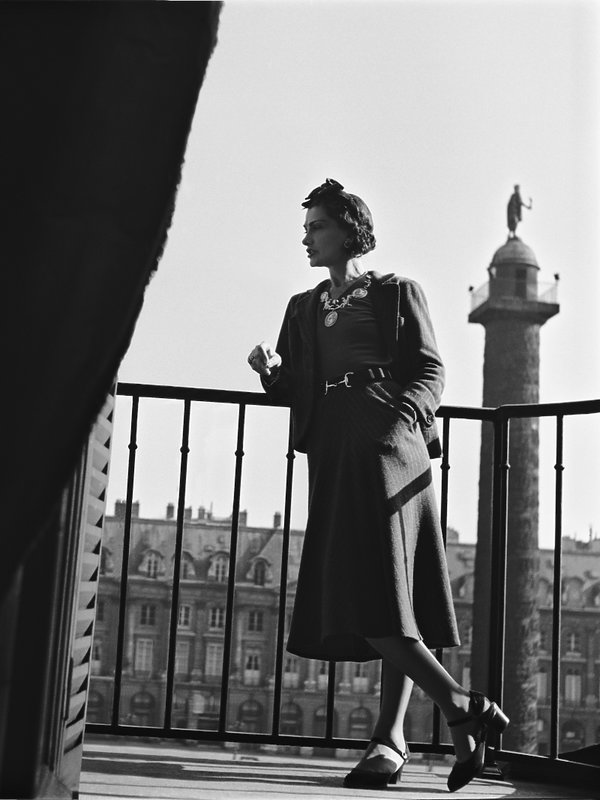 coco-chanel-na-tarasie-w-ritzu-315439-GALLERY600-2d47a10