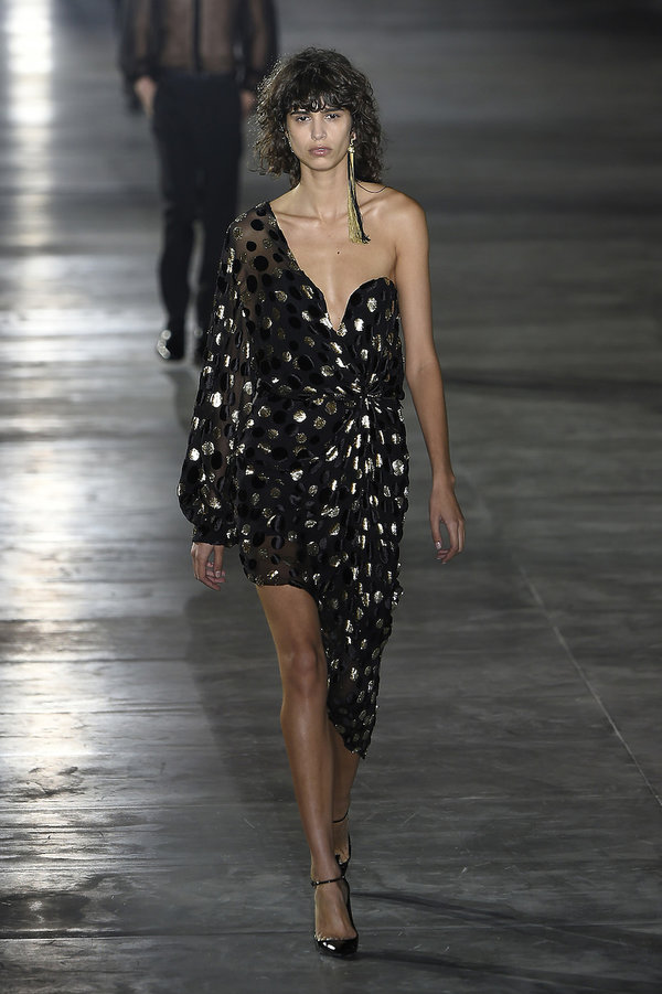 kolekcja-anthony-vaccarello-dla-saint-laurent-380161-GALLERY600-4cf26d5