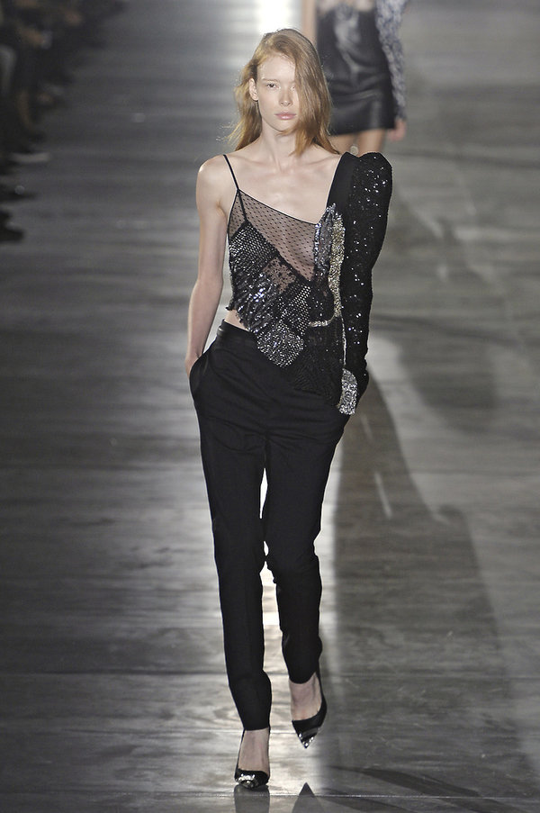 kolekcja-anthony-vaccarello-dla-saint-laurent-380165-GALLERY600-7e38e90
