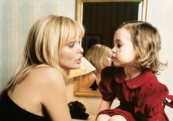 izabella-scorupco-z-corka-viva-luty-2001-319984-GALLERY600-60b378a