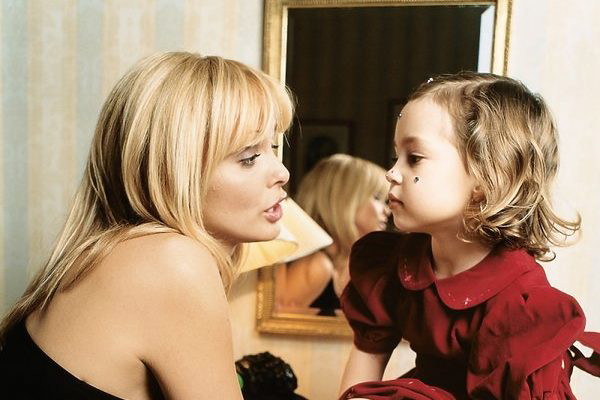 izabella-scorupco-z-corka-viva-luty-2001-319984-GALLERY600-60b378a