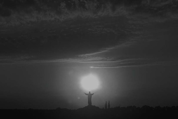 viva-photo-awards-2015-tamara-kolodziejczyk-pomnik-jezusa-w-swiebodzinie-321990-GALLERYBIG-a4012b4