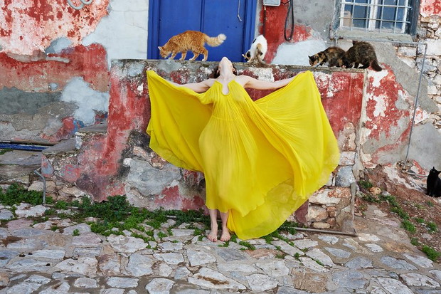 juergen-teller-saskia-n4-hydra-greece-2014-326773-GALLERYBIG-7cb8746
